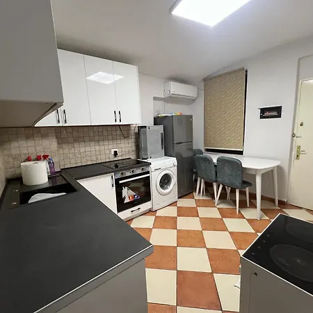 Sisterhood Hostel-female Only * Τίρανα